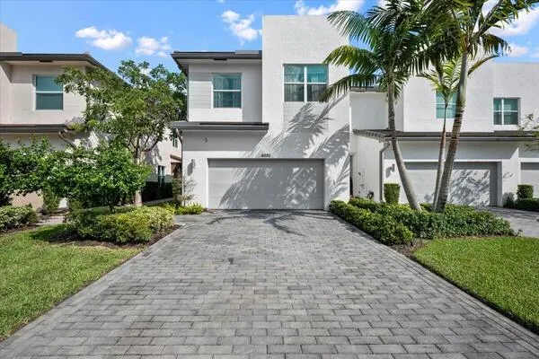 4886 Navali Drive