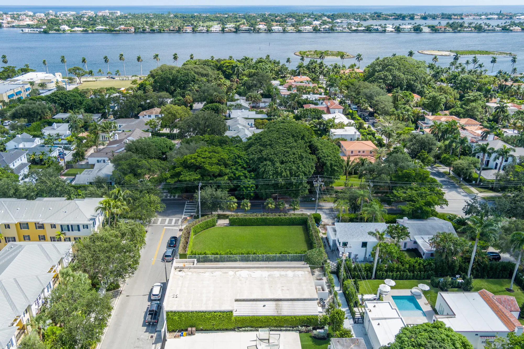 2005 S Olive Avenue