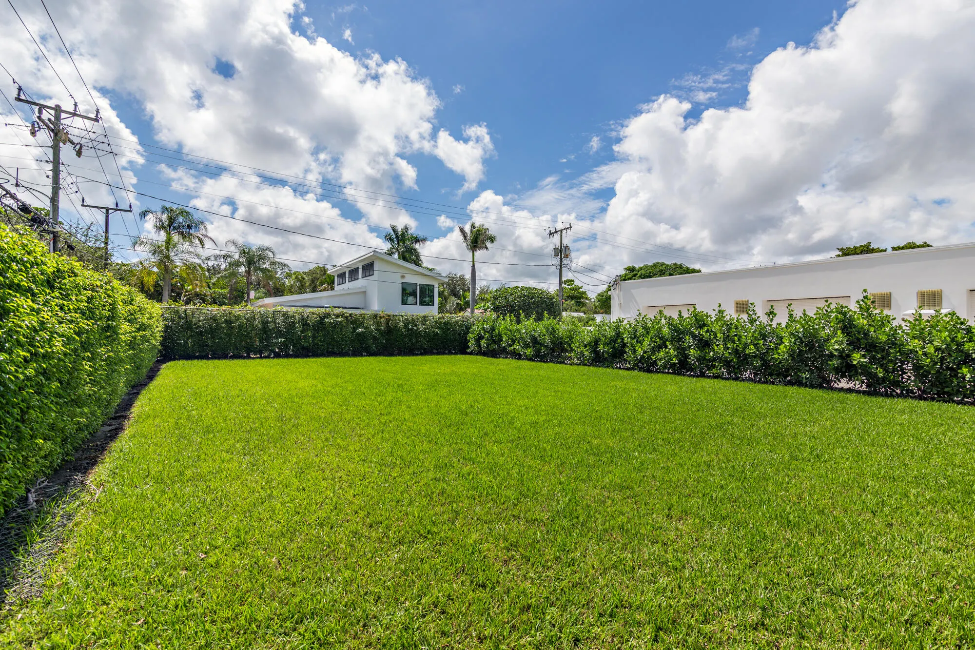 2005 S Olive Avenue