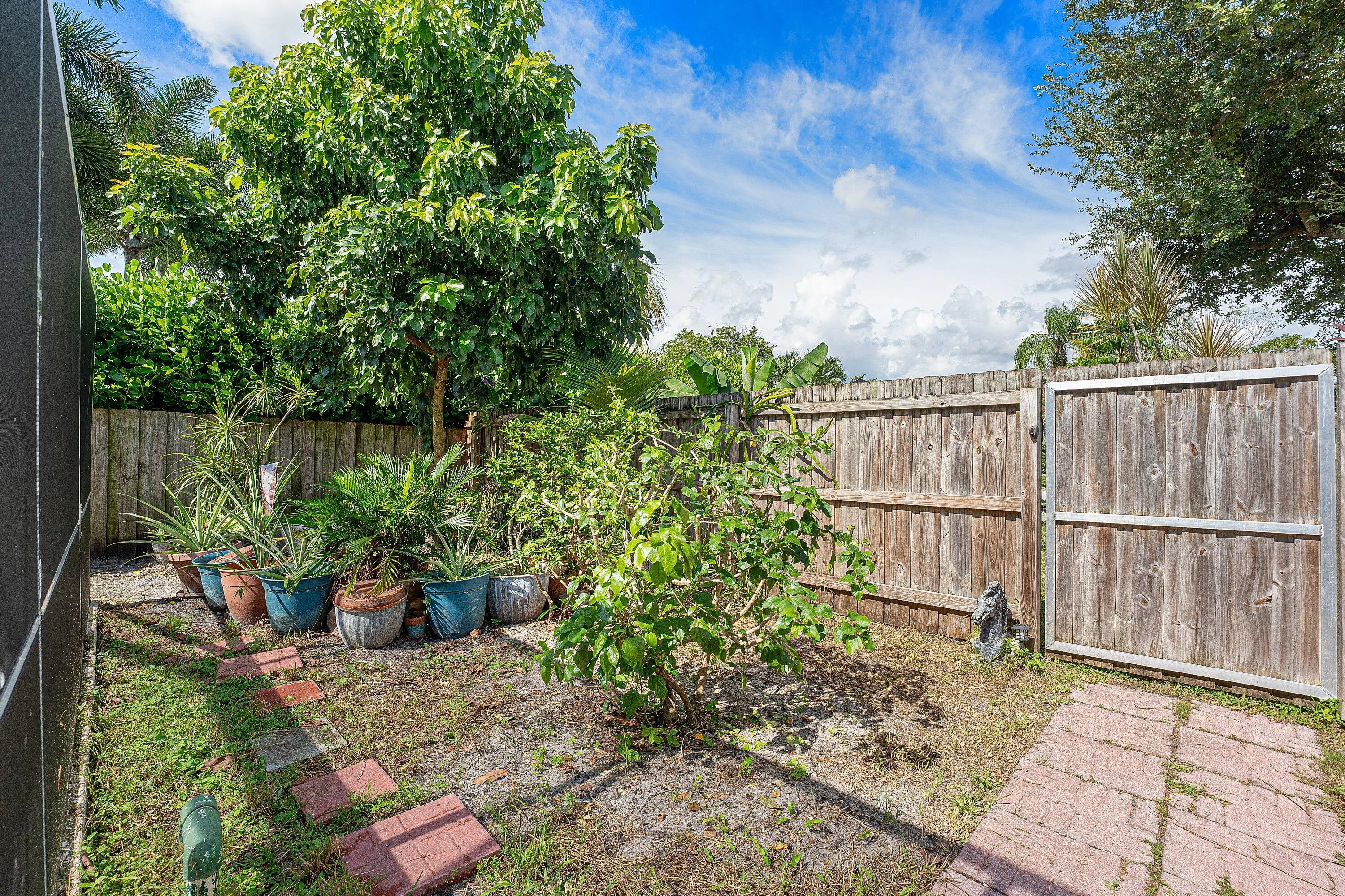 1604 BAYRIDGE Place