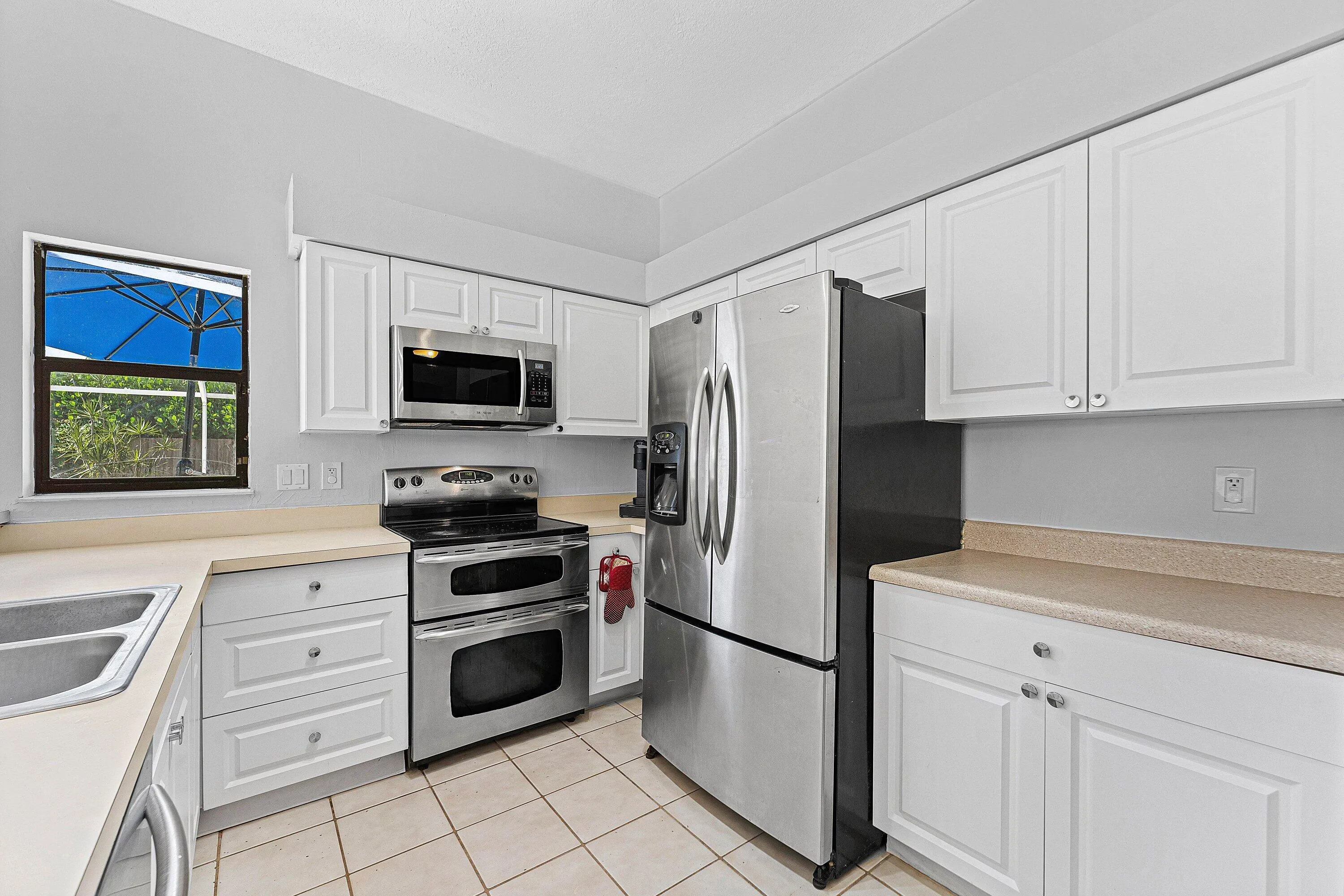 1604 BAYRIDGE Place