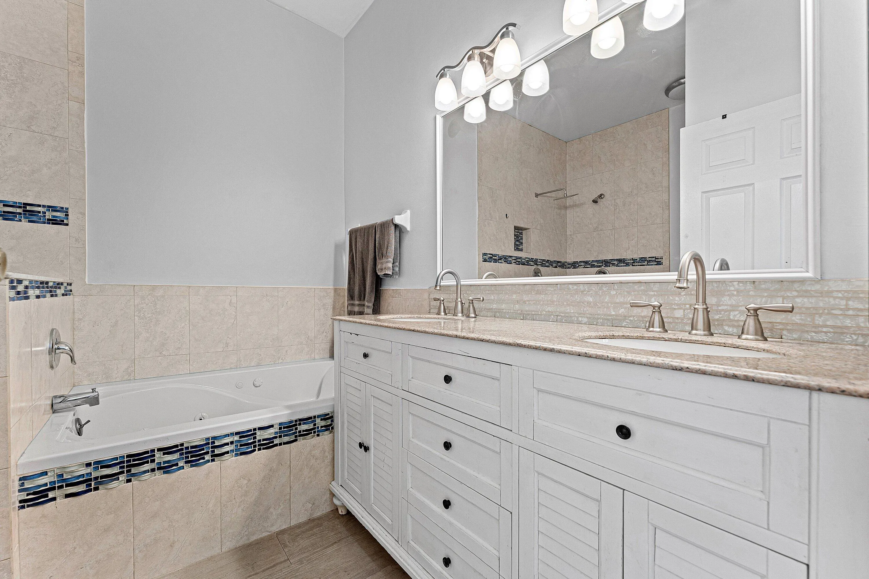 1604 BAYRIDGE Place