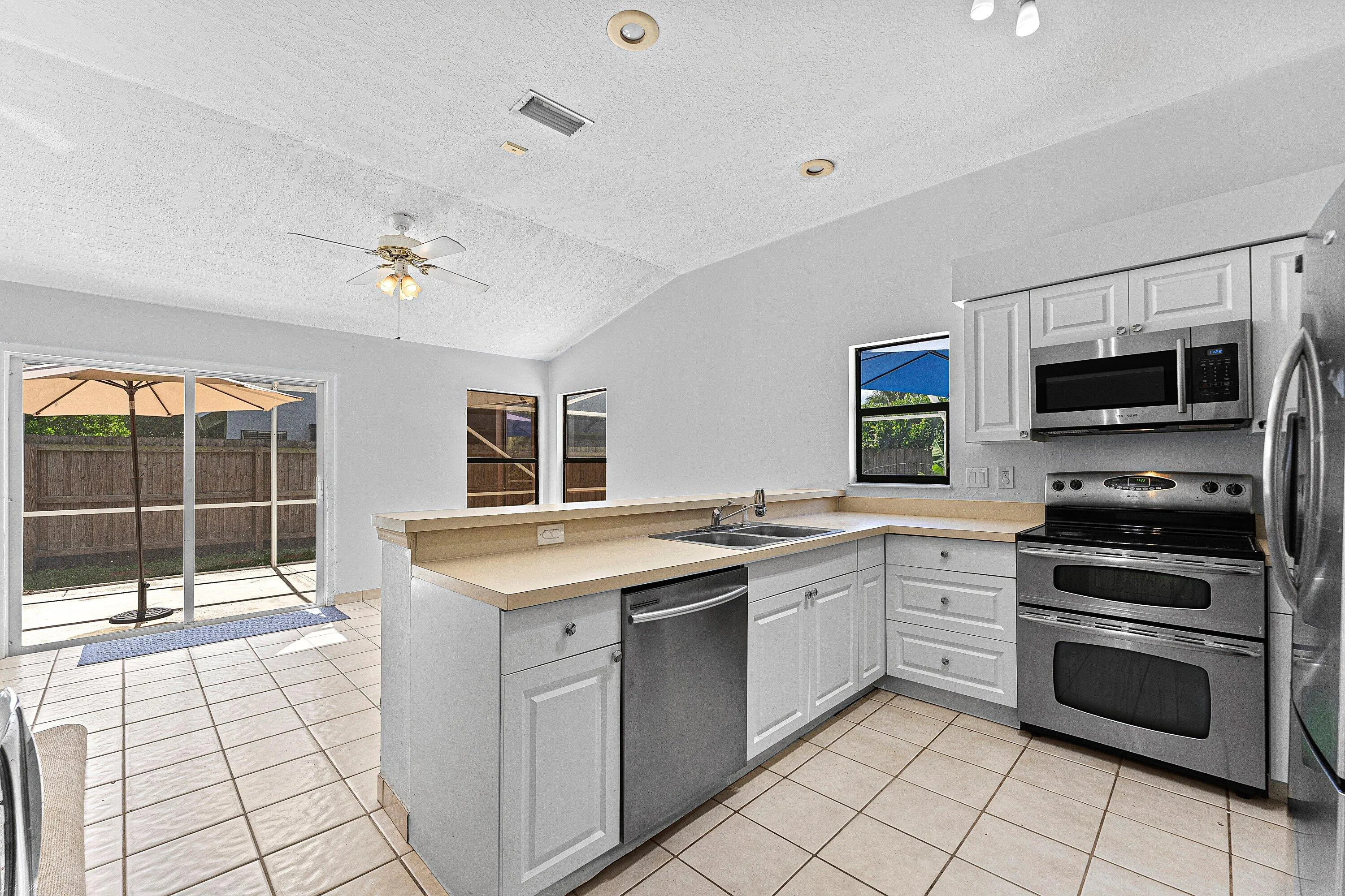 1604 BAYRIDGE Place