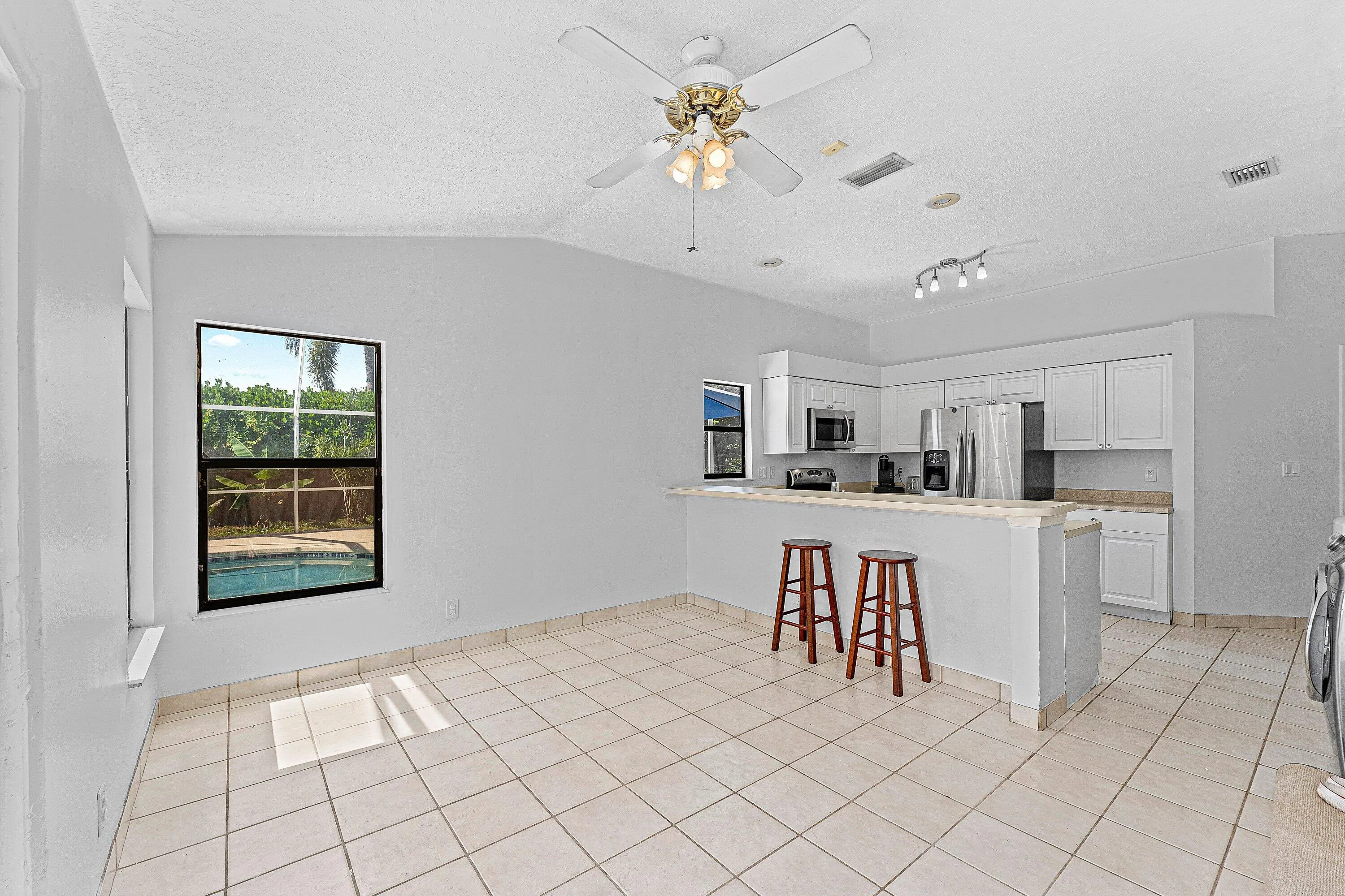 1604 BAYRIDGE Place