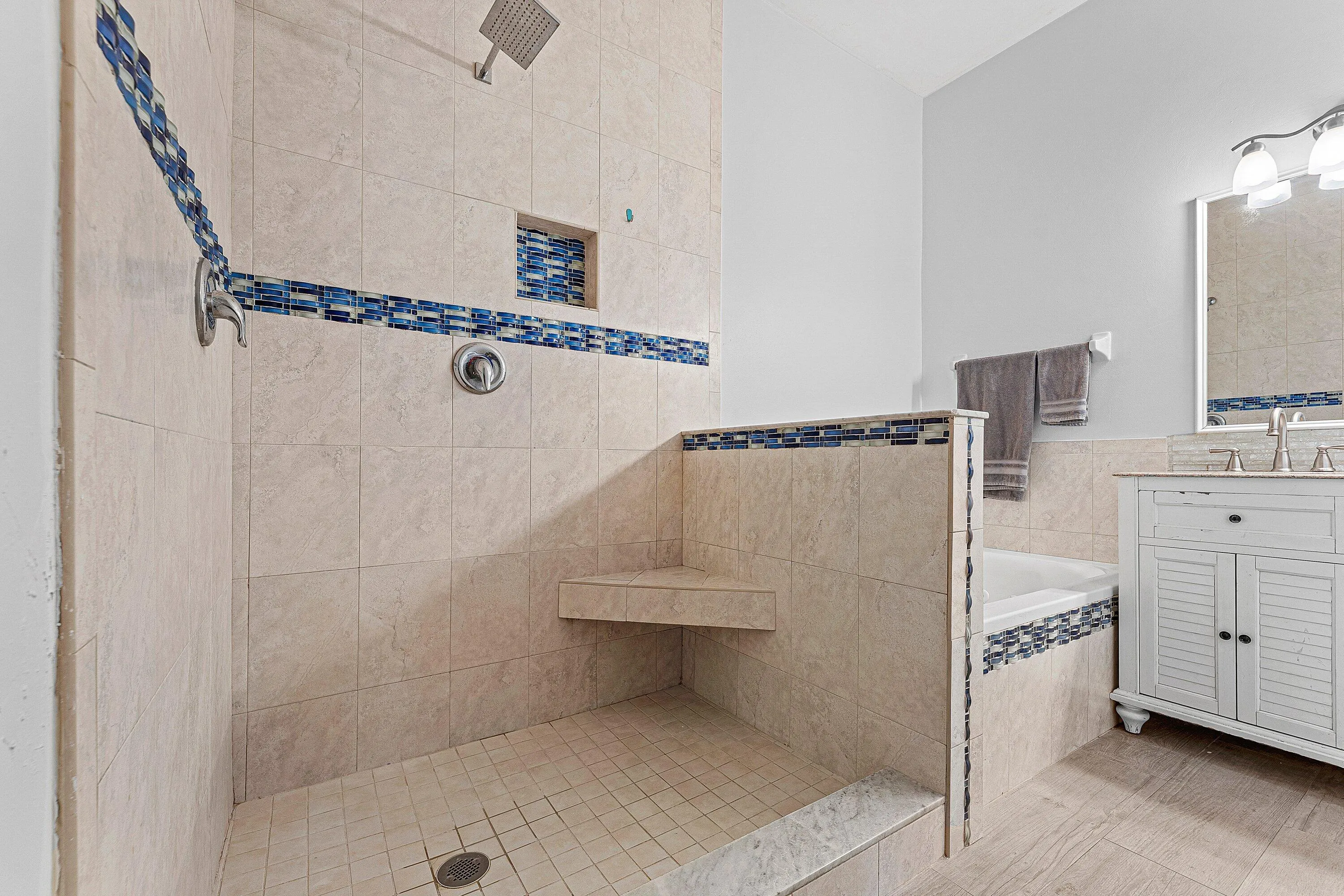 1604 BAYRIDGE Place