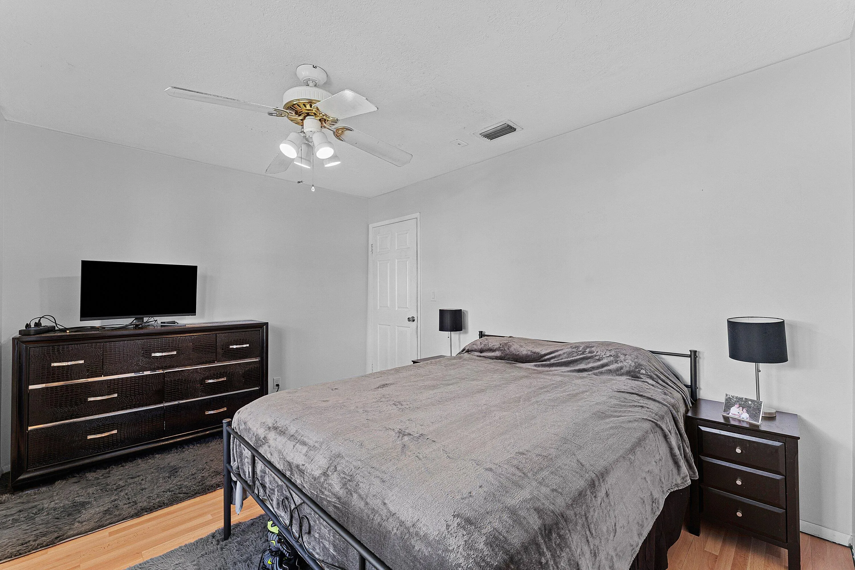1604 BAYRIDGE Place