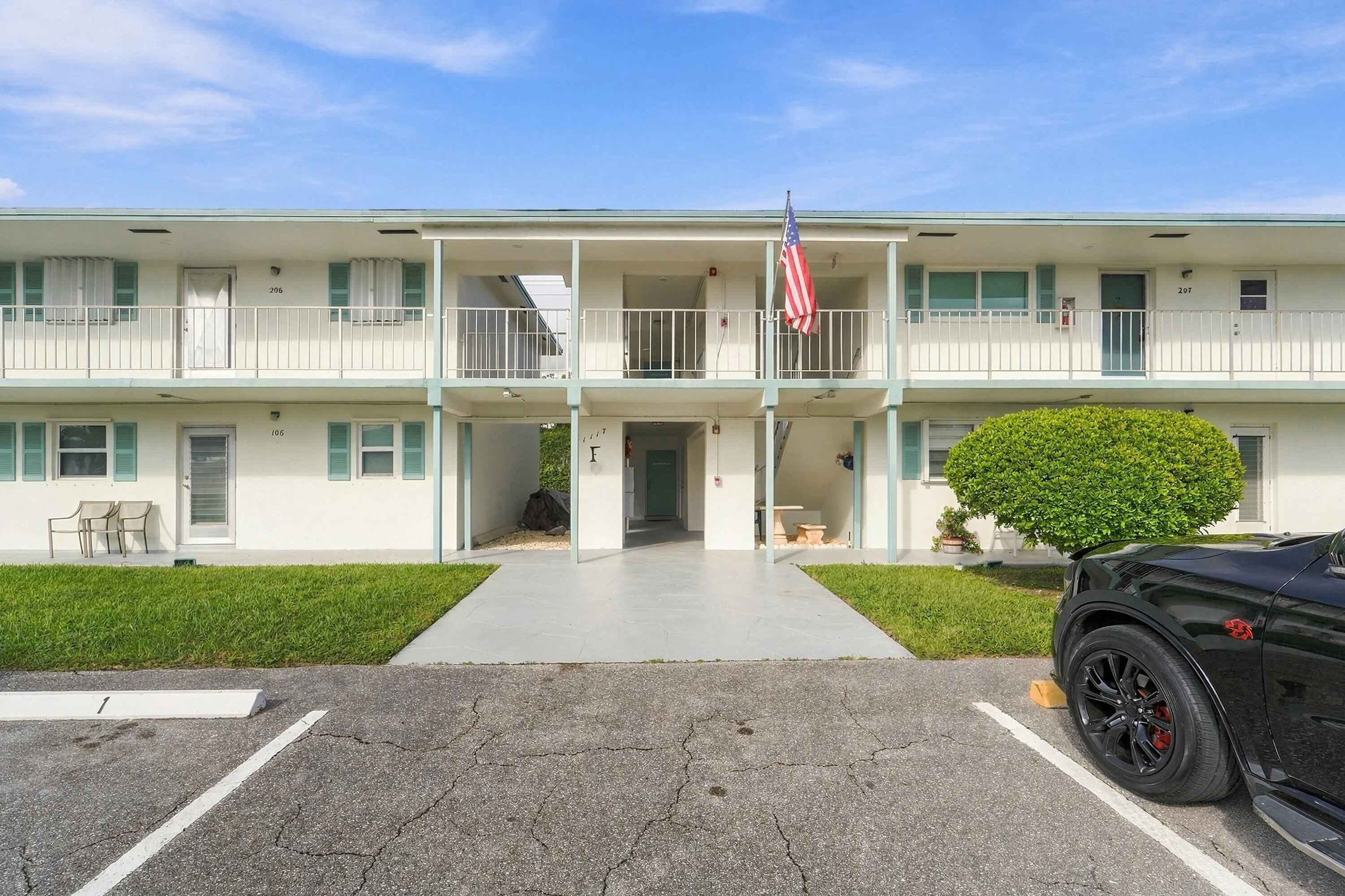 1117 LAKE Terrace #112