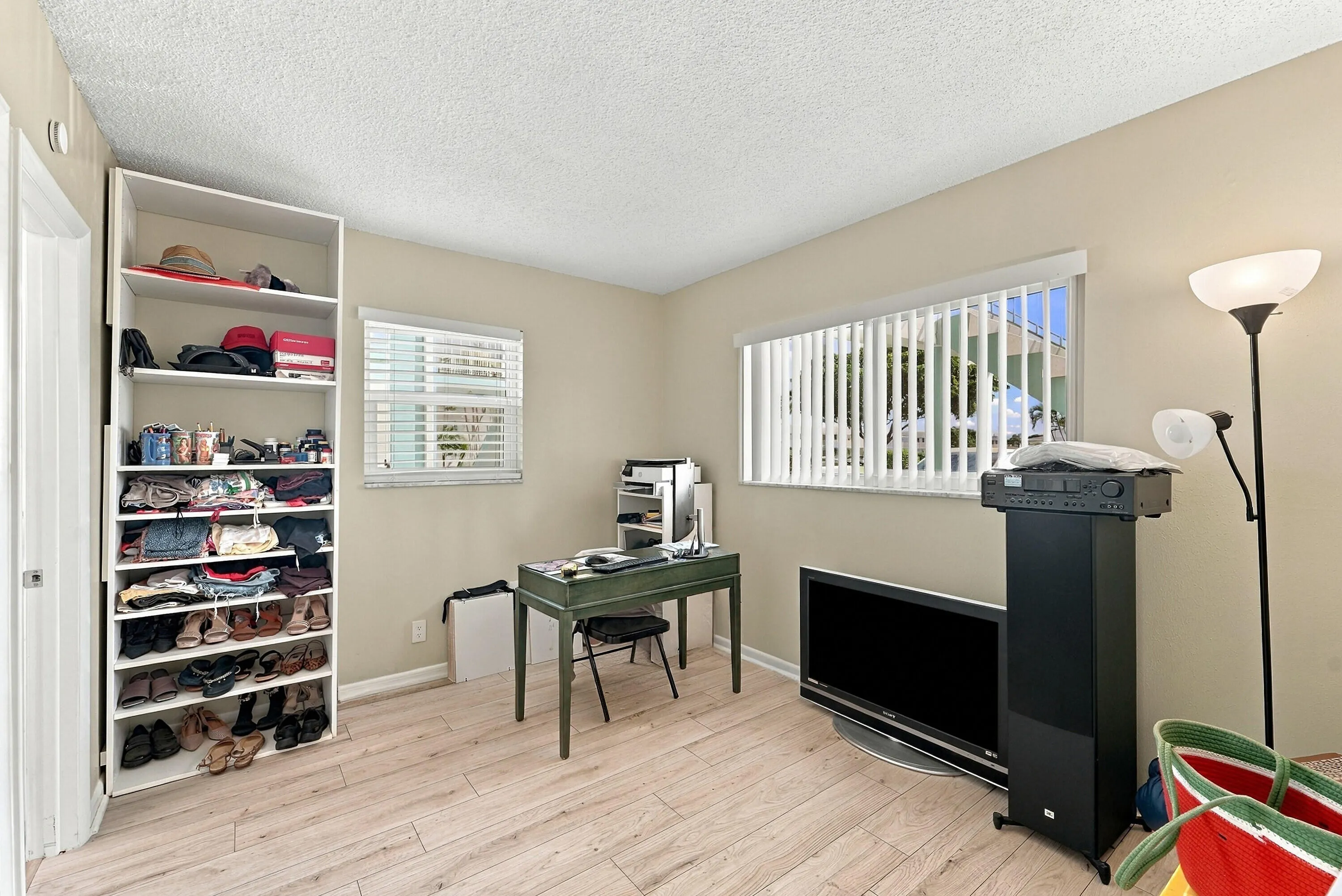 1117 LAKE Terrace #112