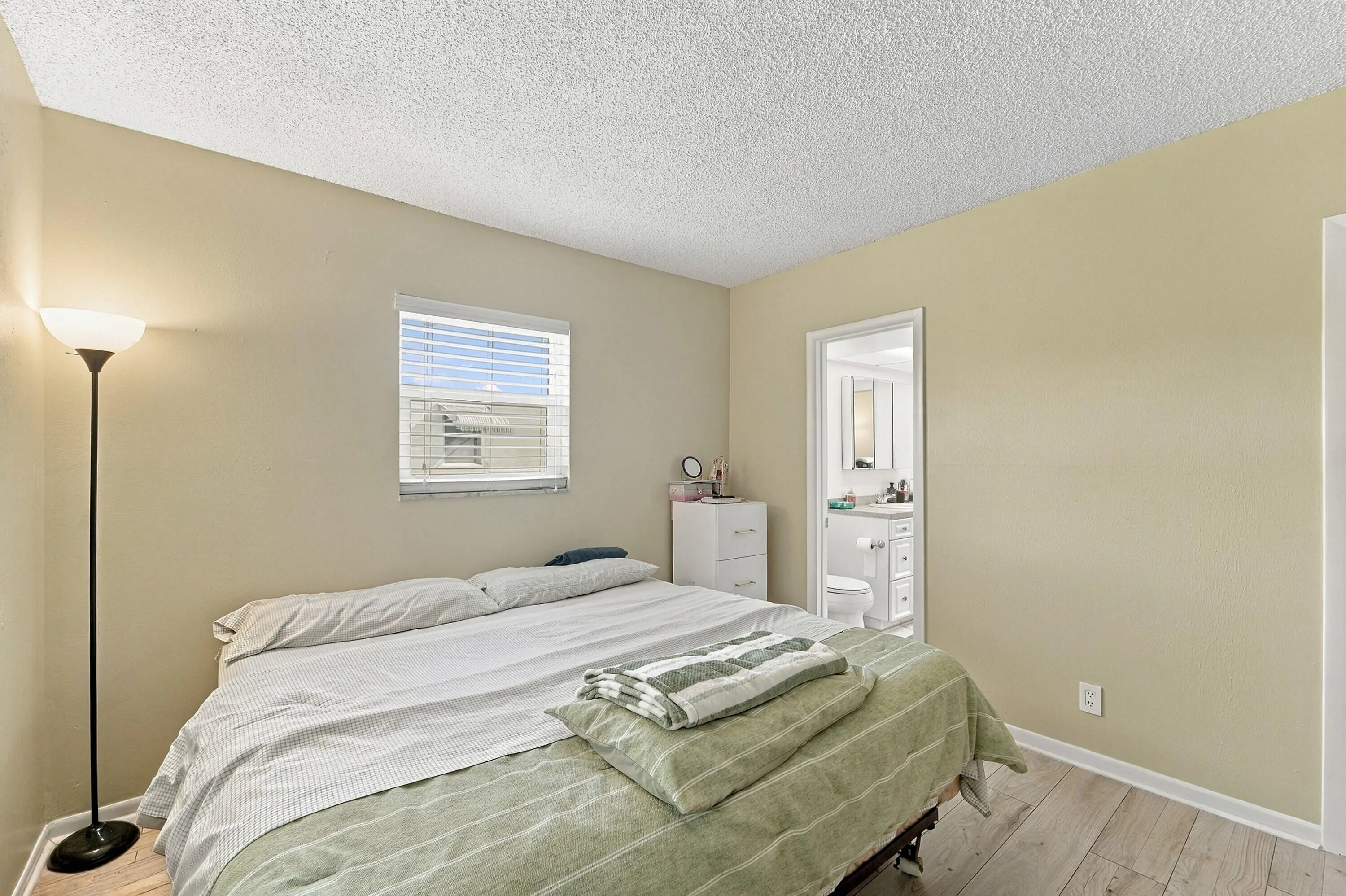 1117 LAKE Terrace #112