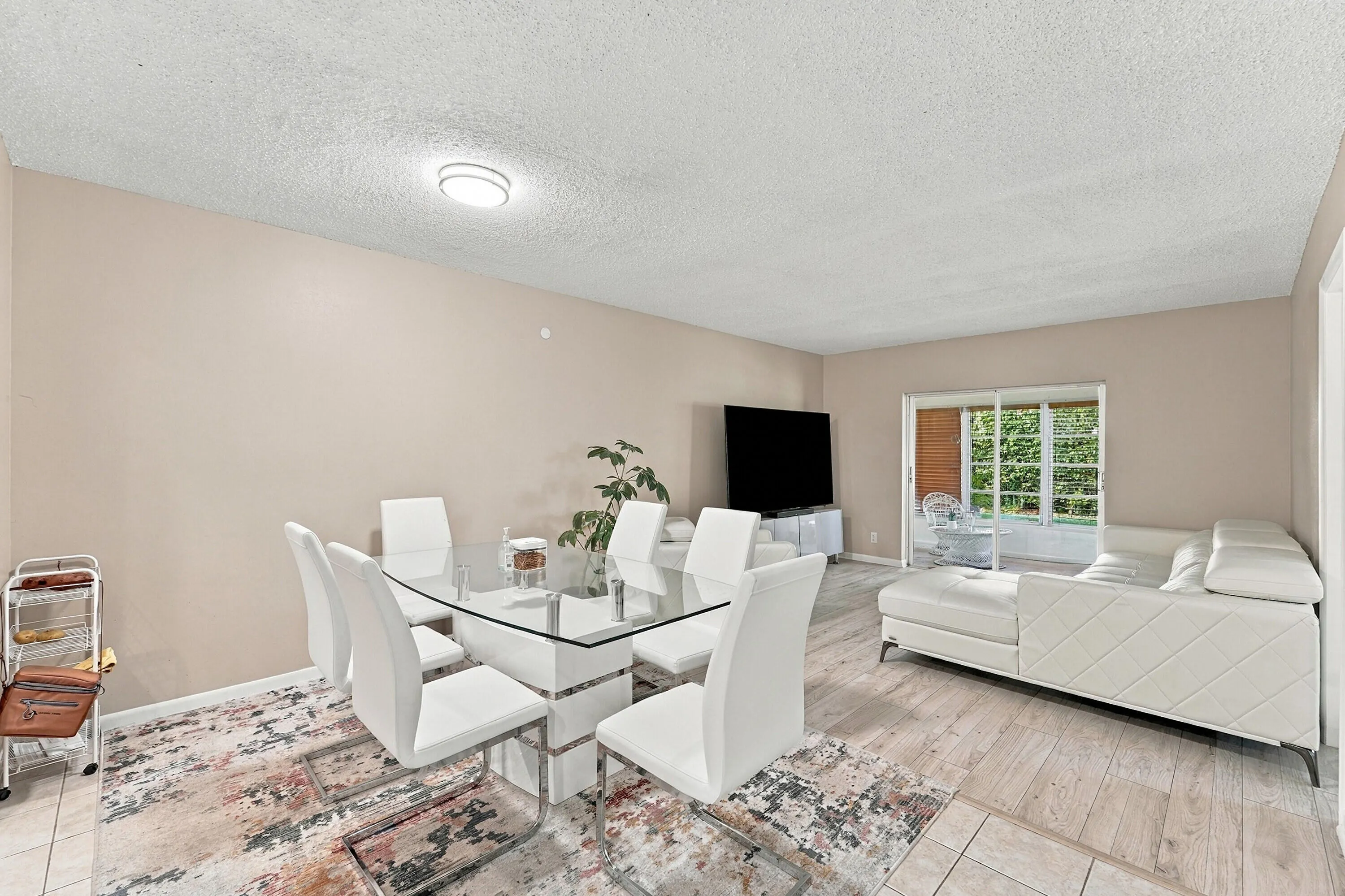1117 LAKE Terrace #112