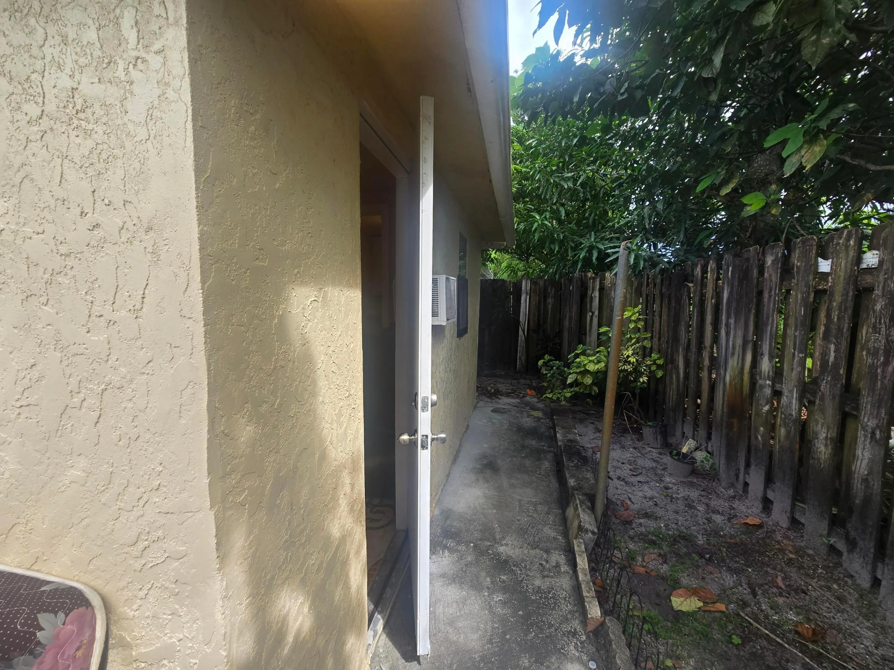 5135 SW 10th Street