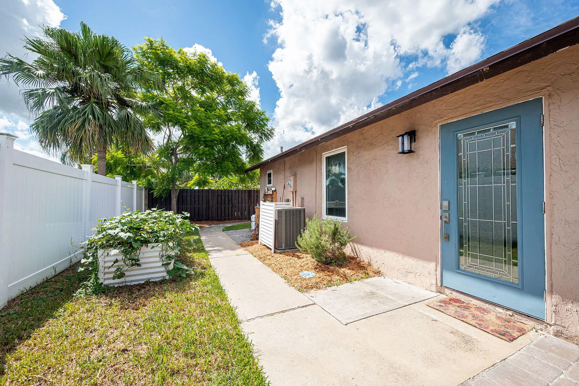 2815 SW 2ND Street