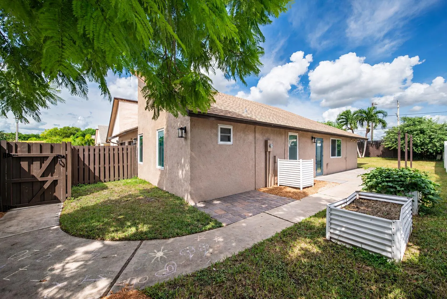 2815 SW 2ND Street