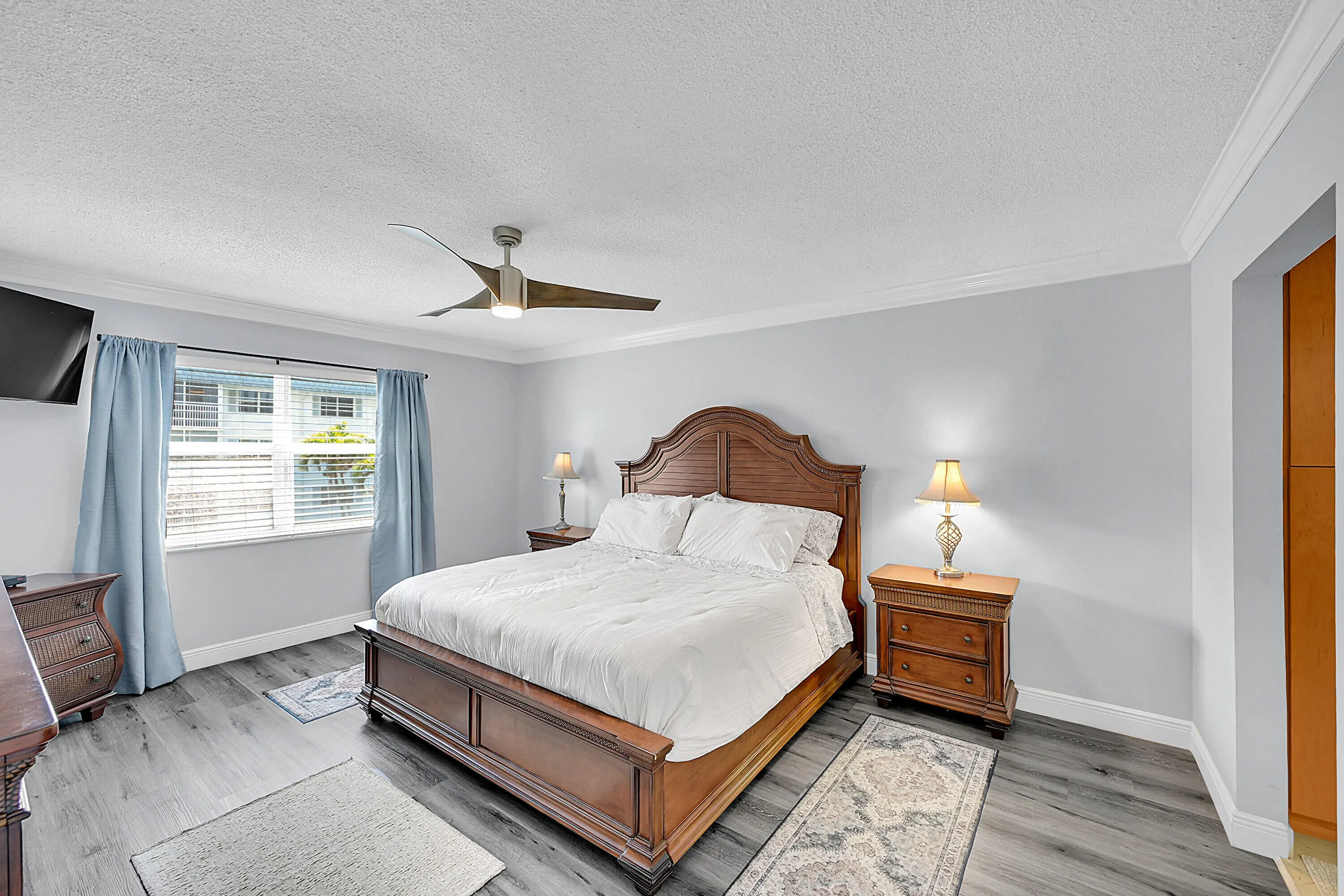 800 E Camino Real #305