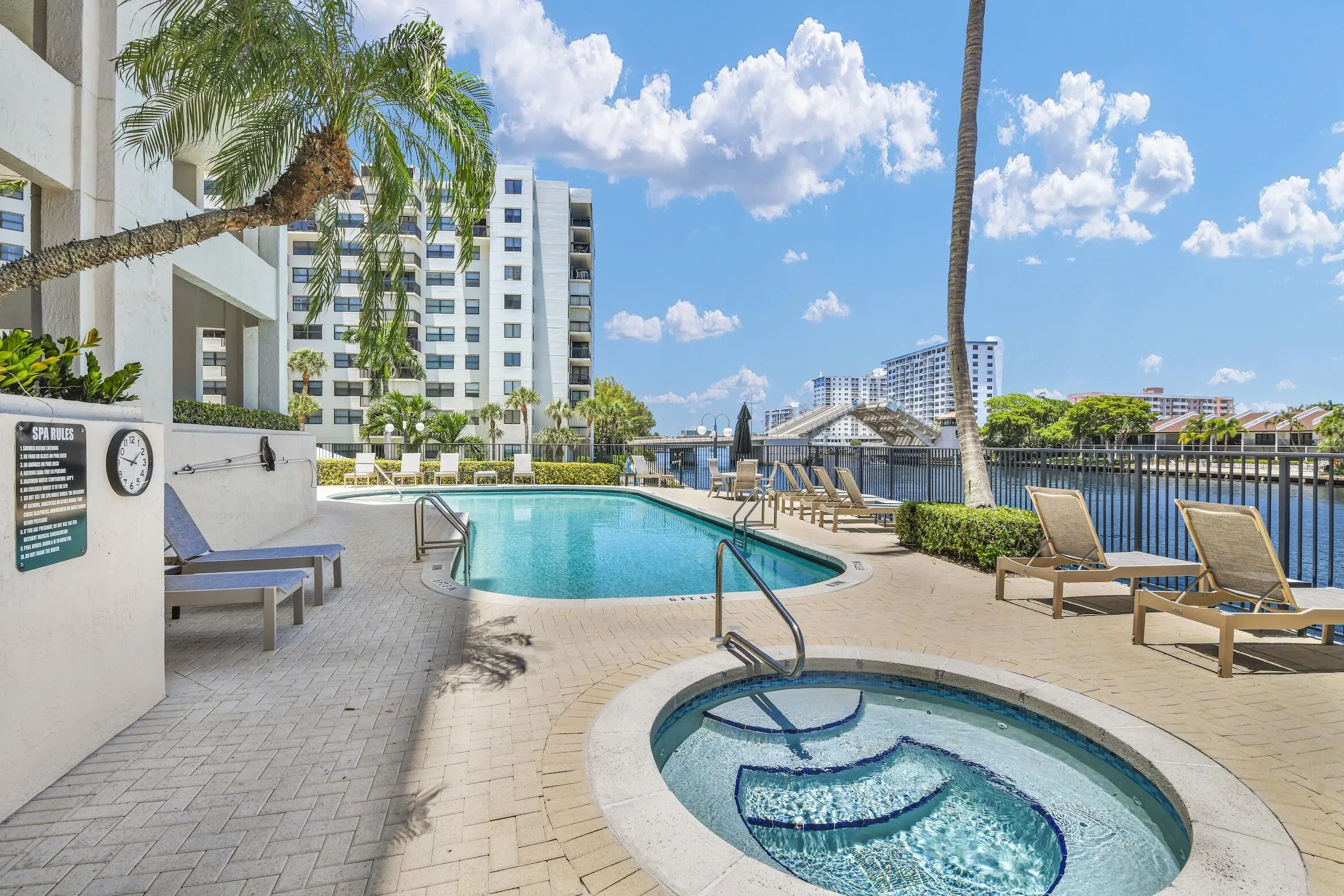 2880 NE 14TH ST Causeway #213