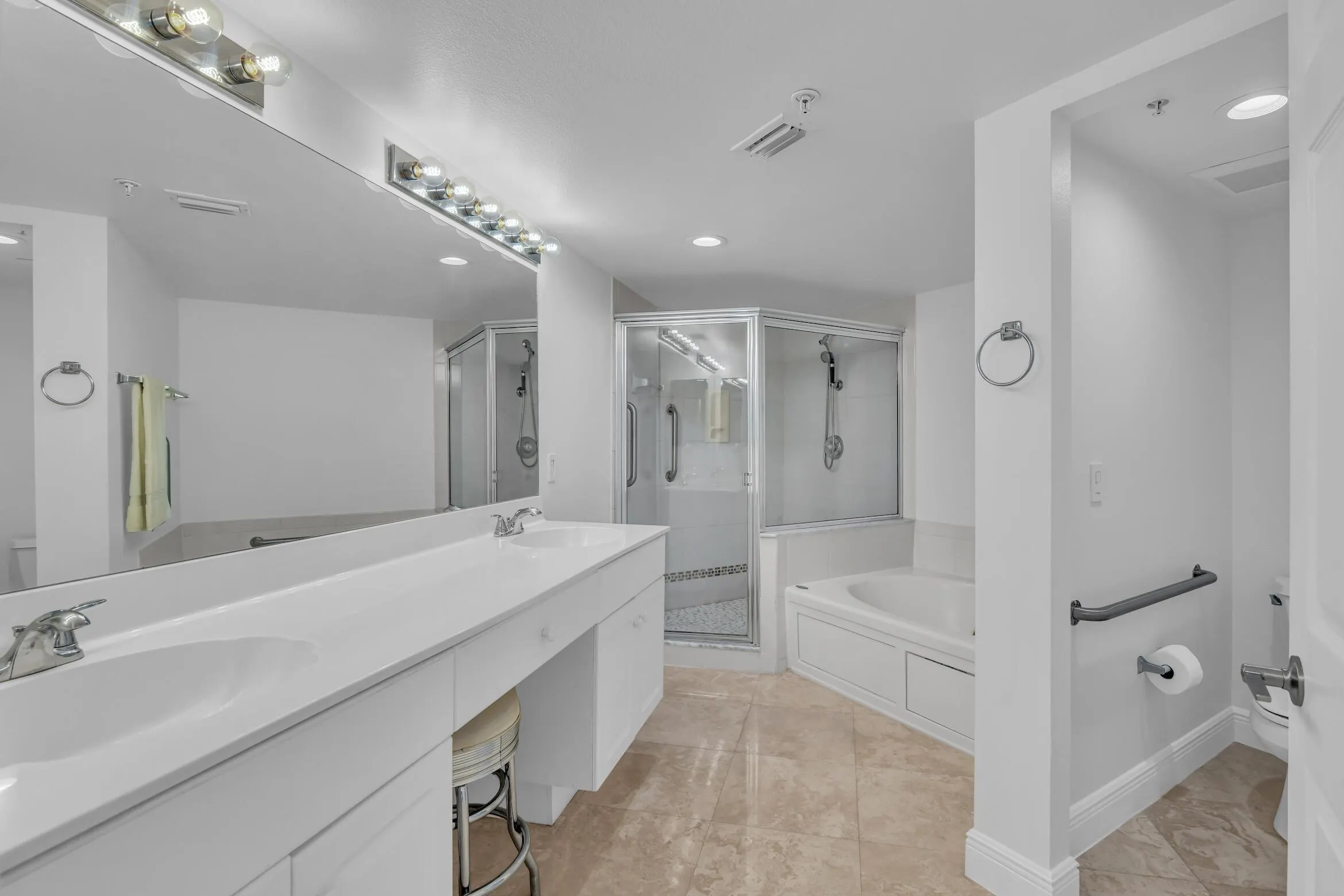 2880 NE 14TH ST Causeway #213