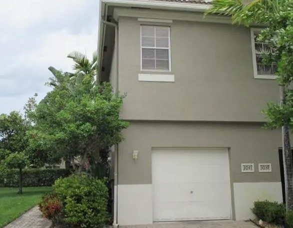 3041 Laurel Ridge Circle