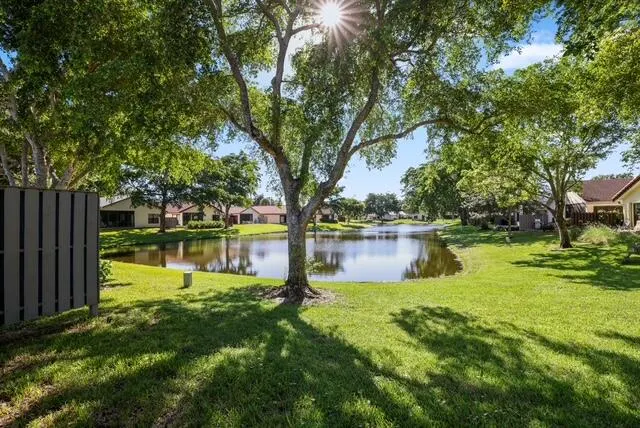 4847 BOXWOOD Circle