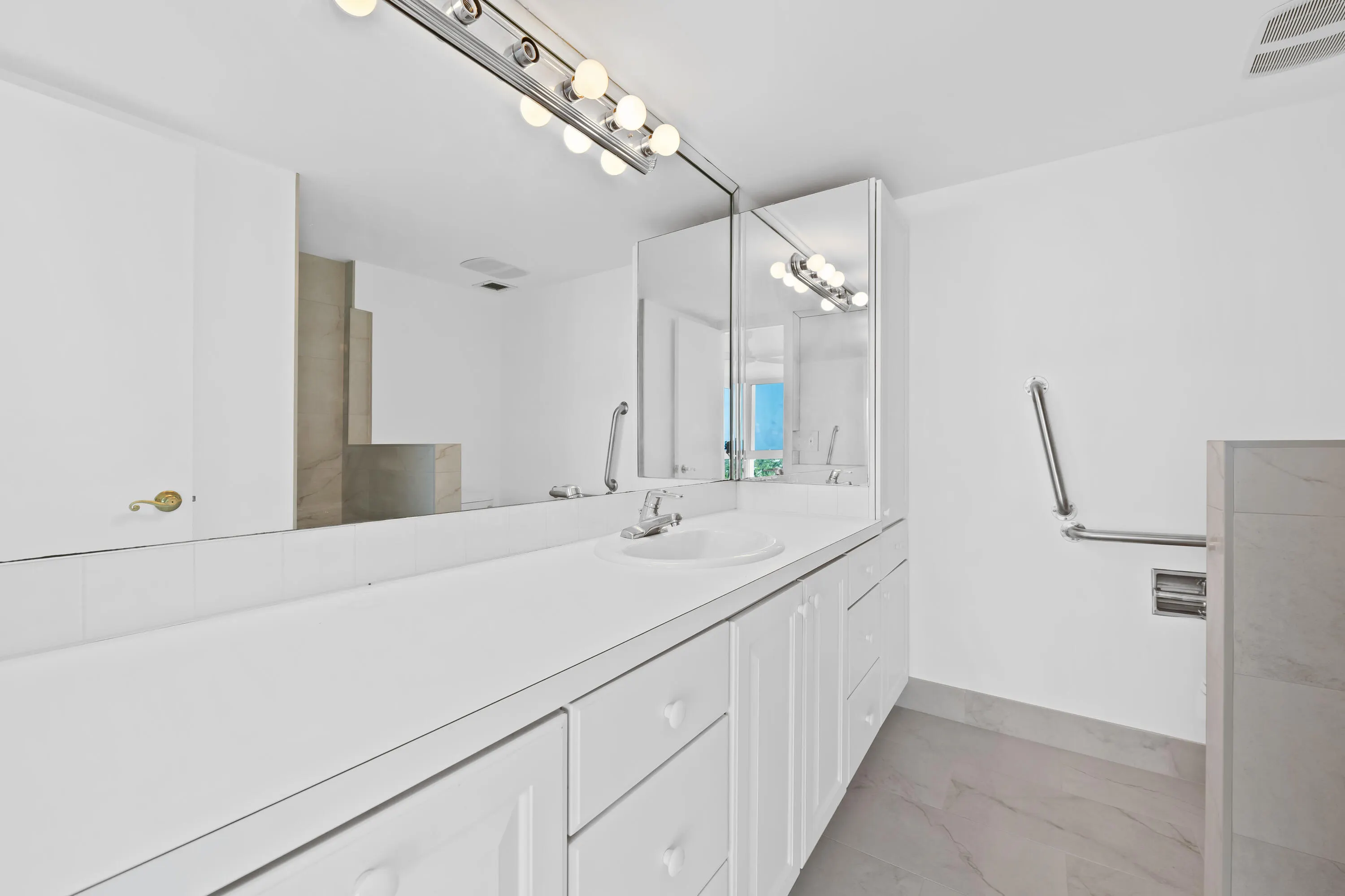 3100 NE 49TH Street #801