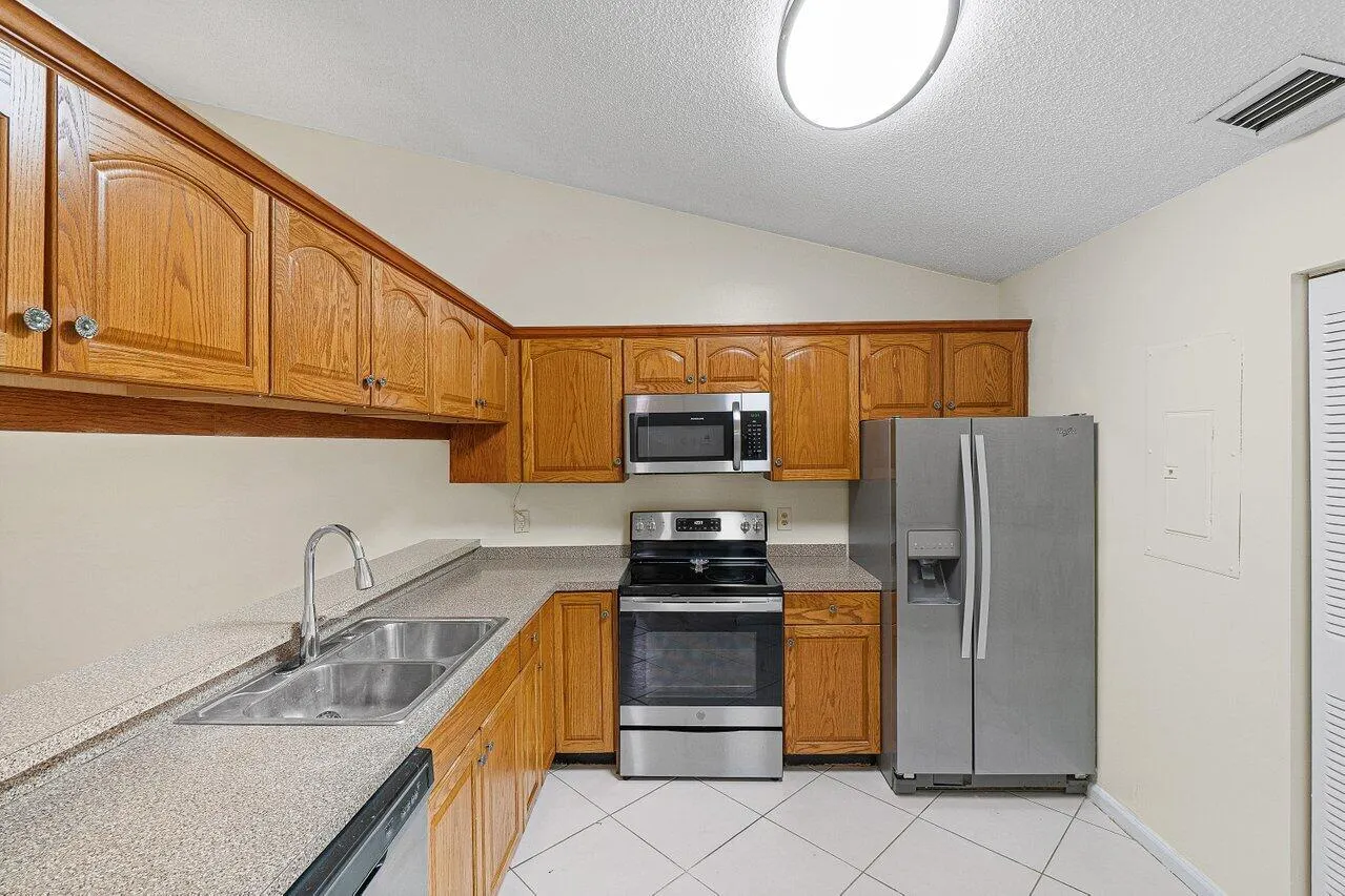 462 HARDWOOD Place #462