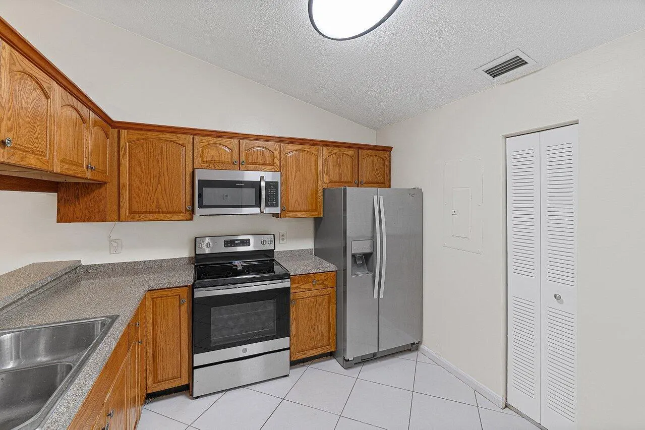 462 HARDWOOD Place #462