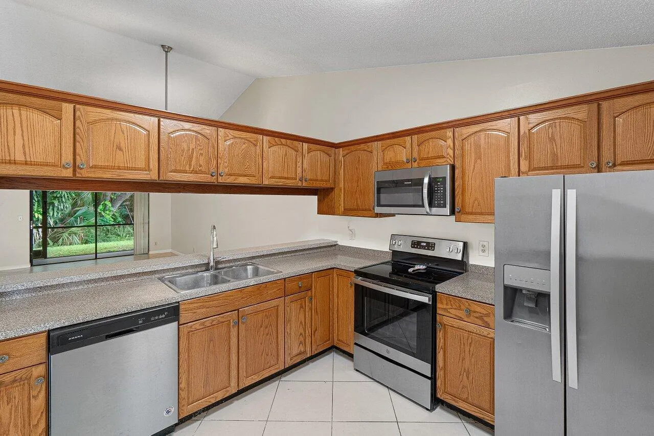462 HARDWOOD Place #462