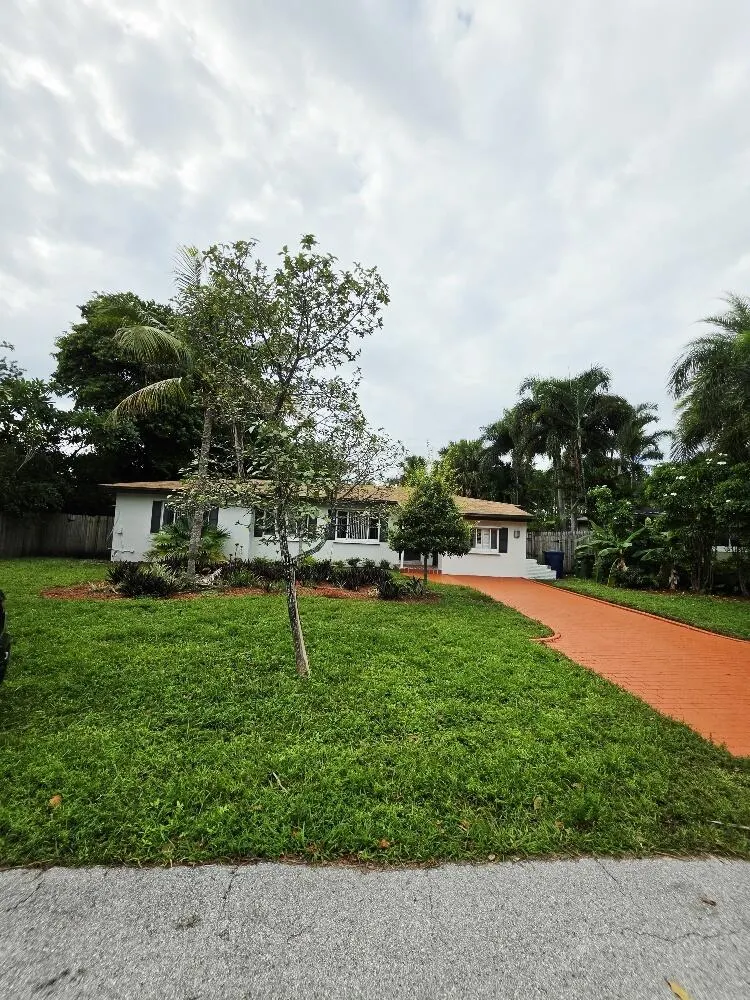 1432 NE 27th Street