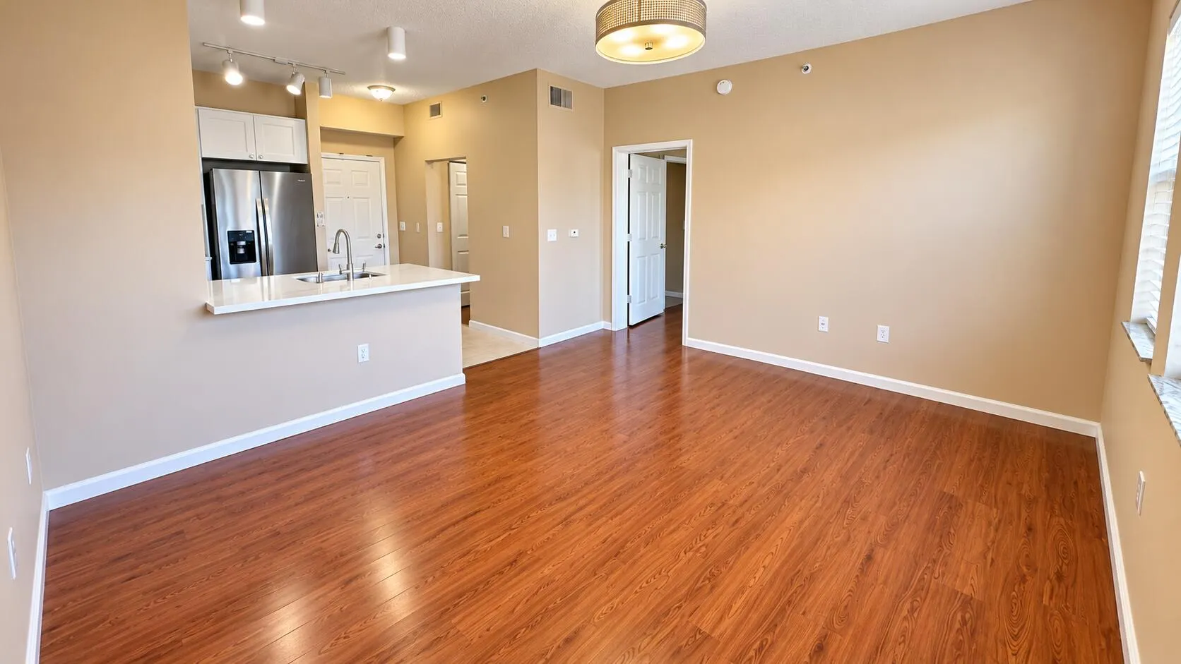 533 NE 3RD Avenue #548