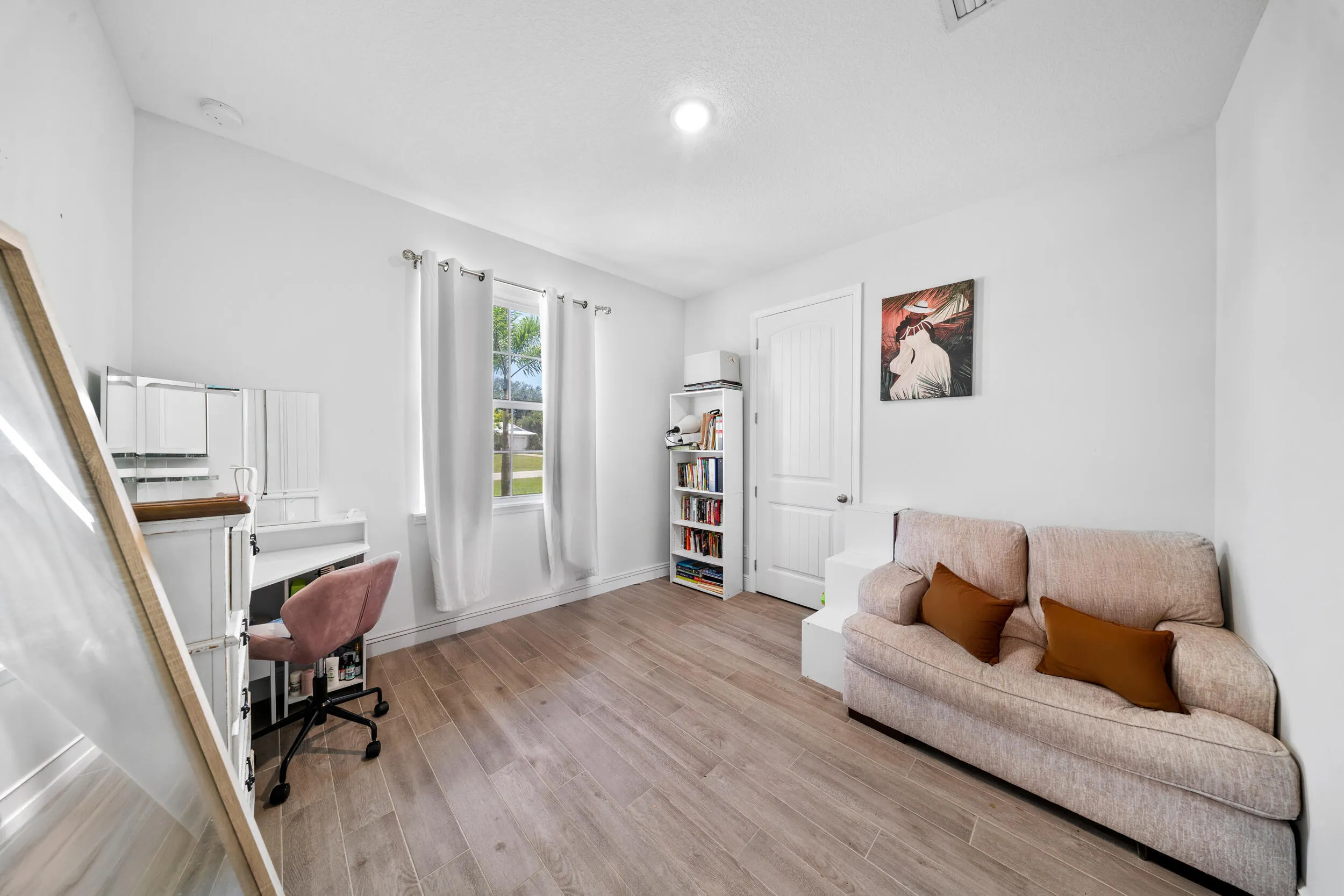 1066 SW JENNIFER Terrace
