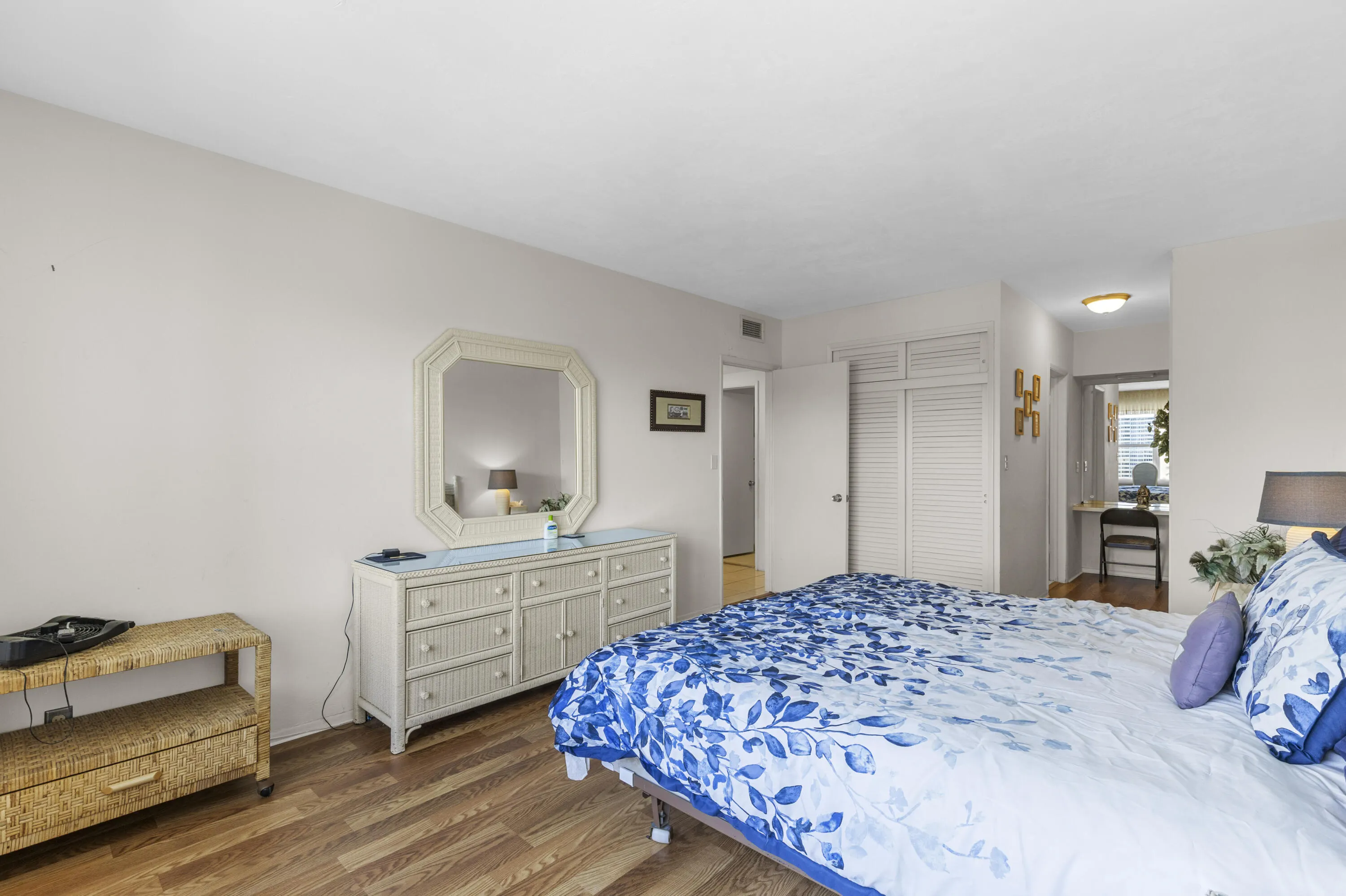 3700 GALT OCEAN Drive #815