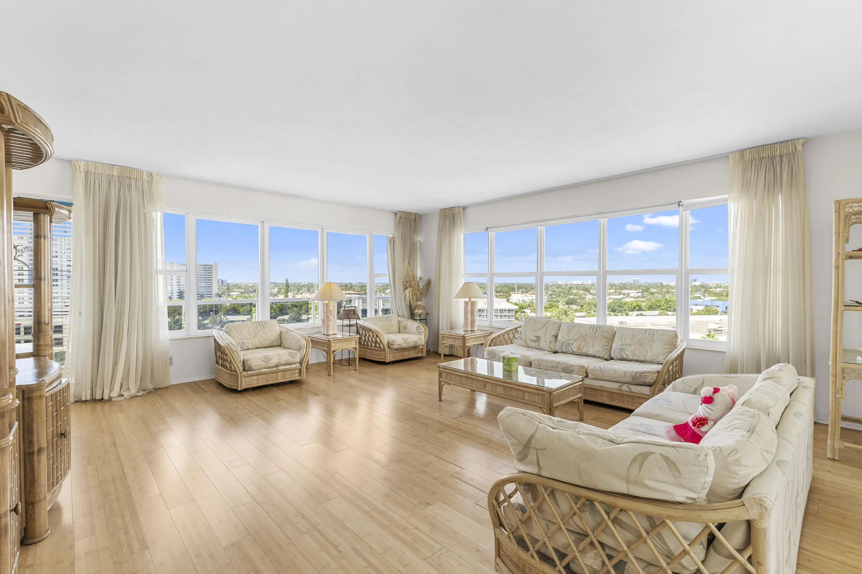 3700 GALT OCEAN Drive #815
