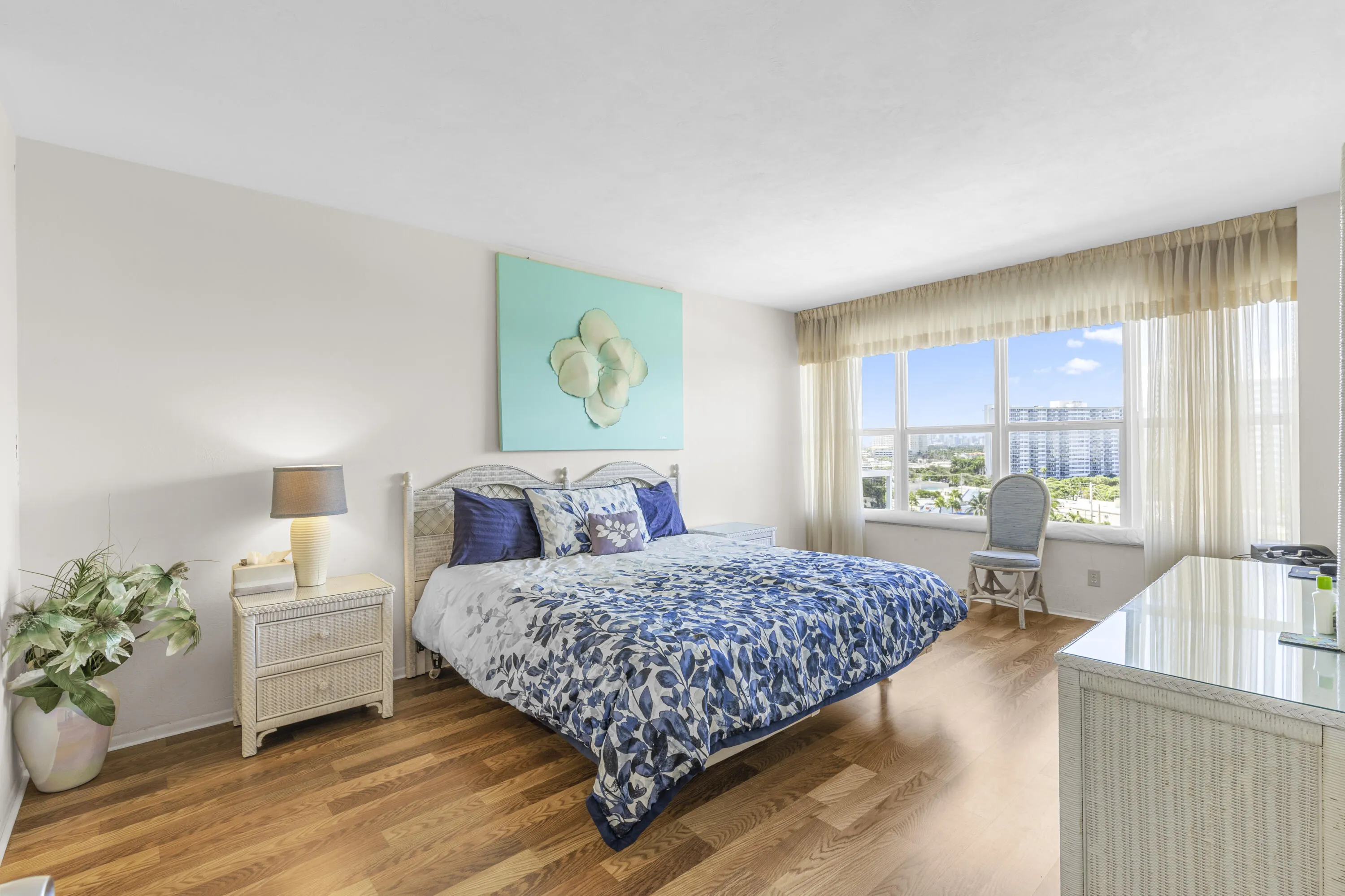 3700 GALT OCEAN Drive #815