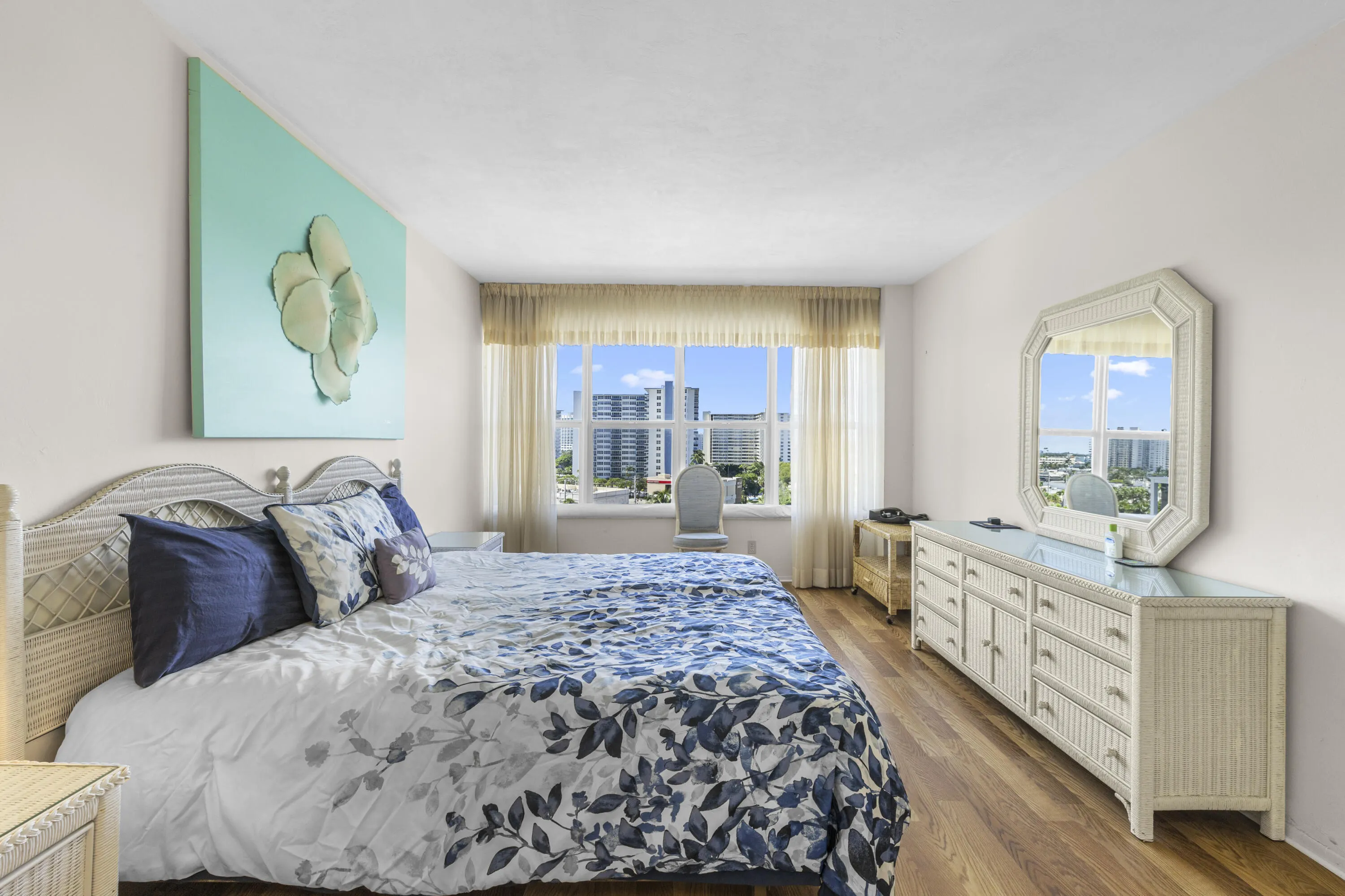 3700 GALT OCEAN Drive #815