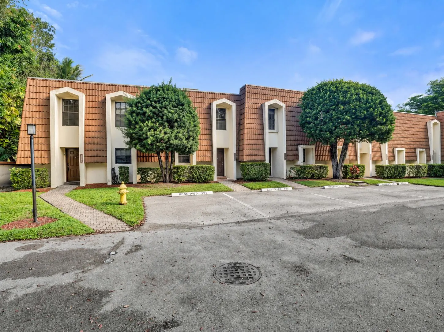 11575 NW 2ND