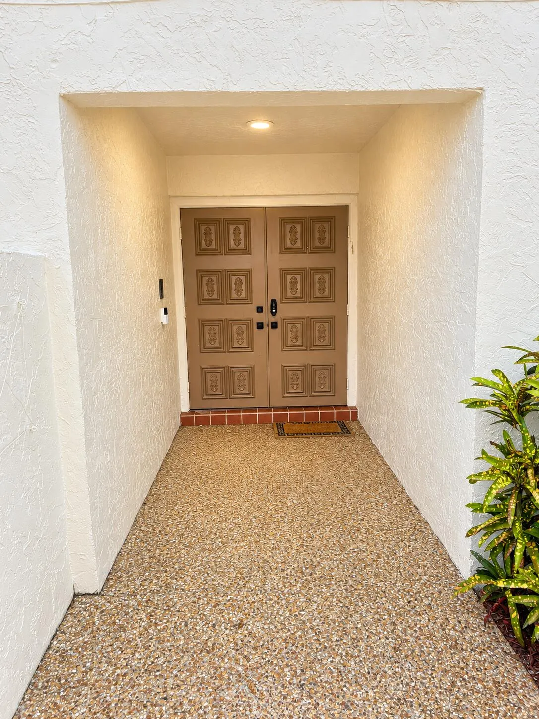 6945 PALMAR Court