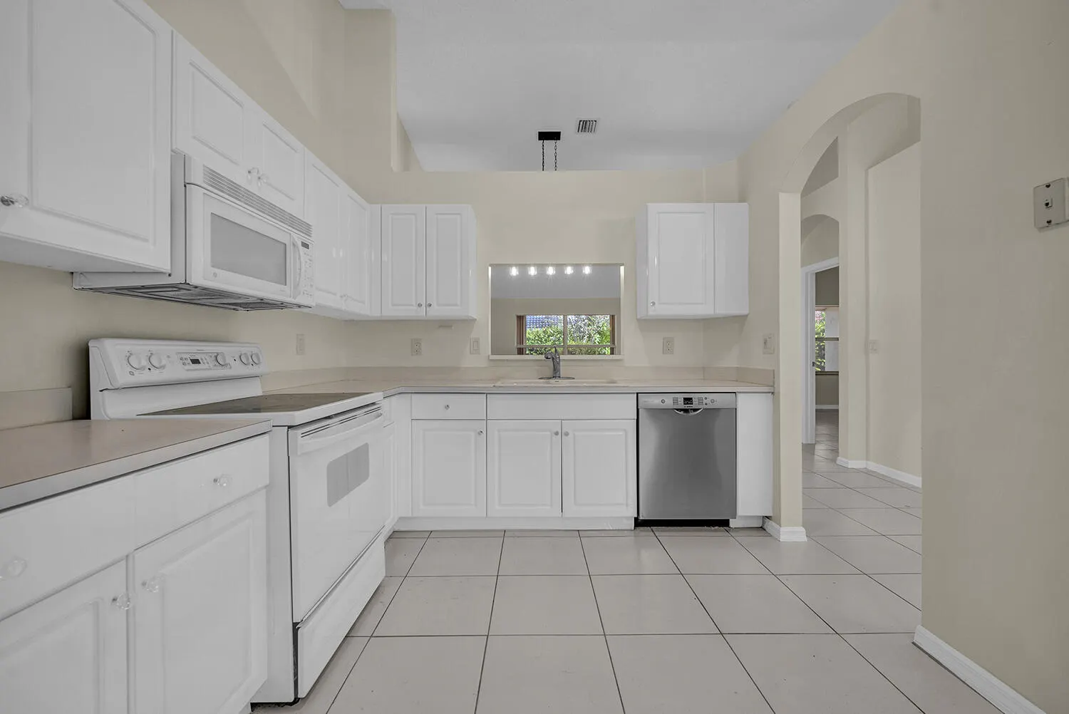 6089 Heliconia Road