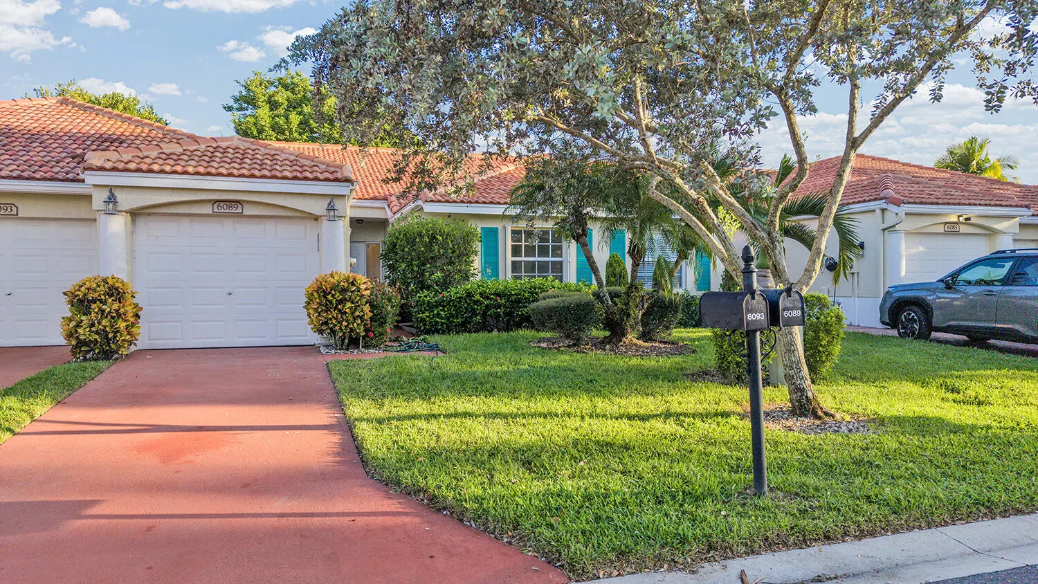 6089 Heliconia Road