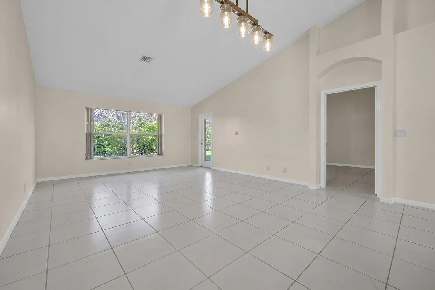 6089 Heliconia Road