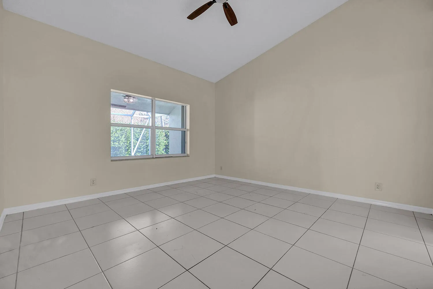 6089 Heliconia Road
