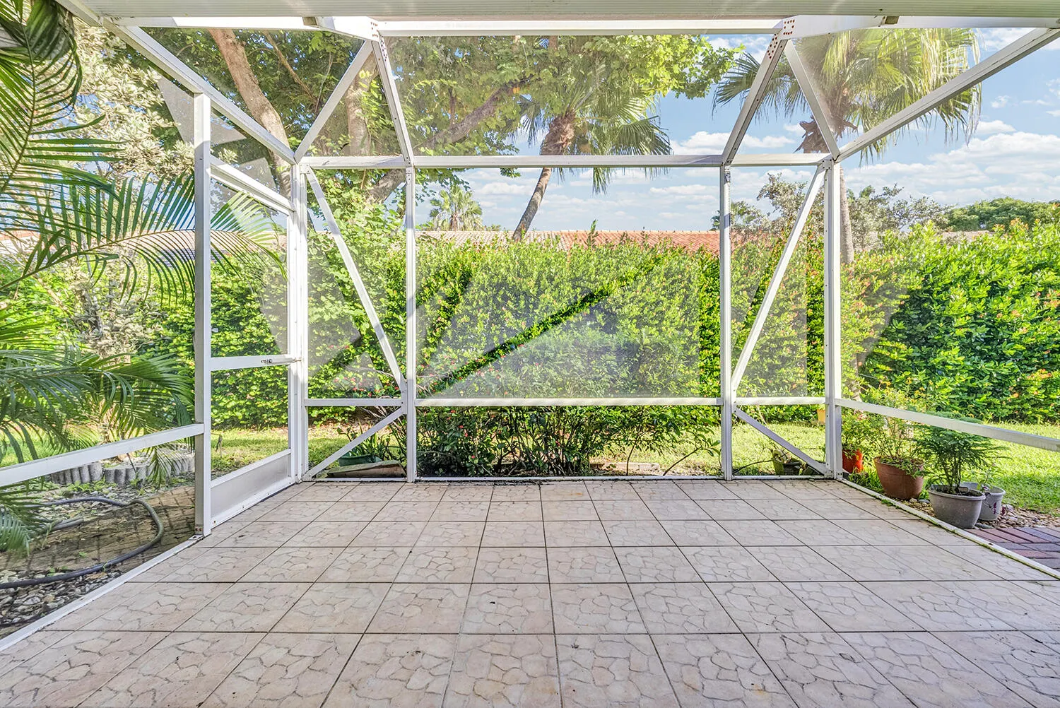 6089 Heliconia Road