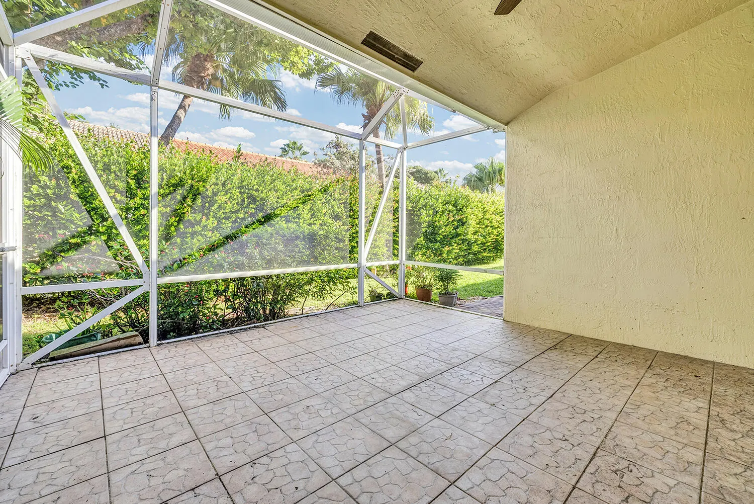 6089 Heliconia Road