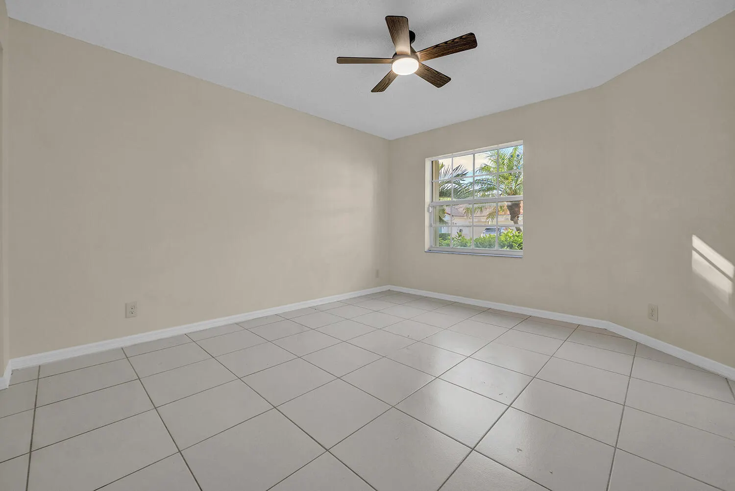 6089 Heliconia Road