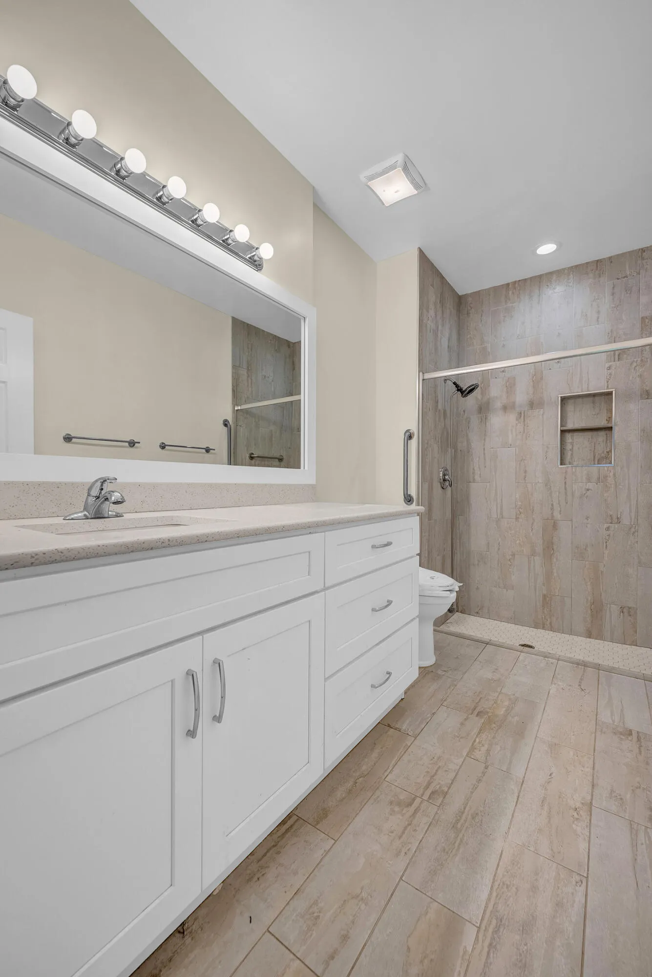6089 Heliconia Road