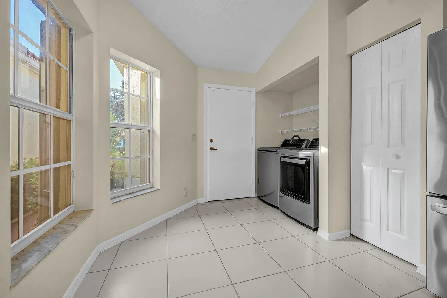 6089 Heliconia Road