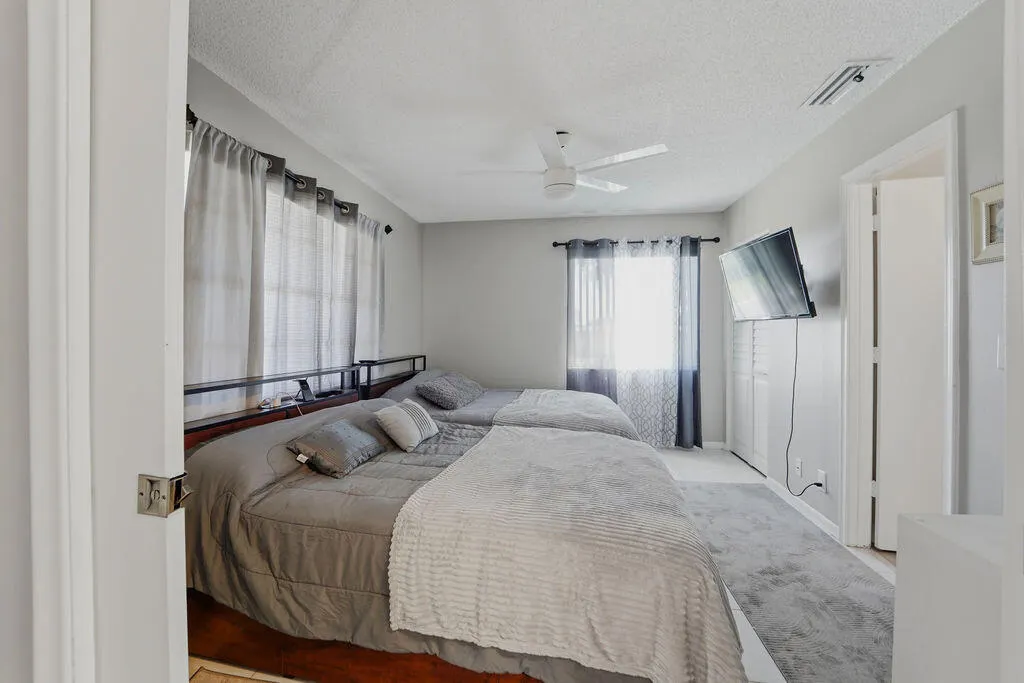 1841 NW 18th Avenue #201