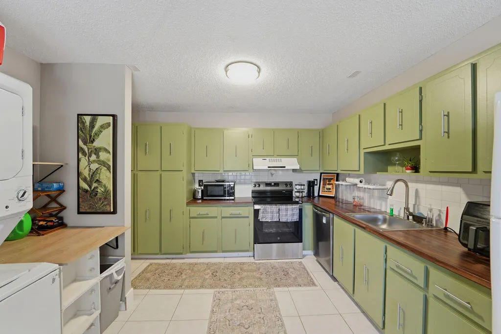 1841 NW 18th Avenue #201