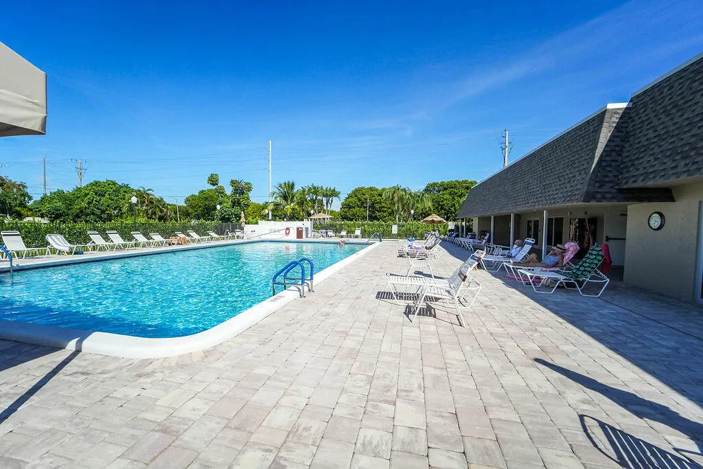 1841 NW 18th Avenue #201