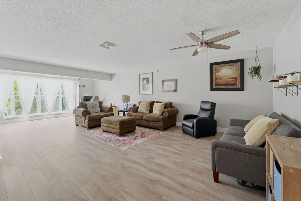 1841 NW 18th Avenue #201