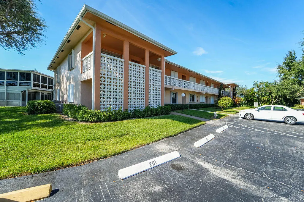 1841 NW 18th Avenue #201