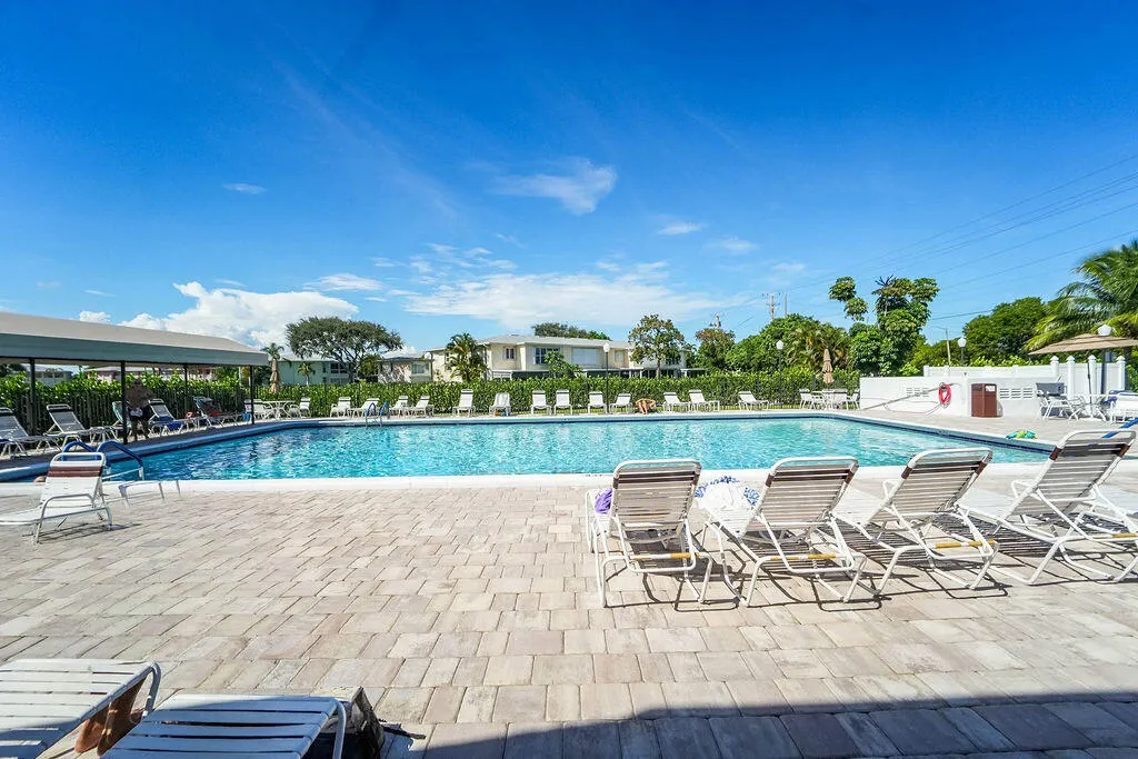 1841 NW 18th Avenue #201